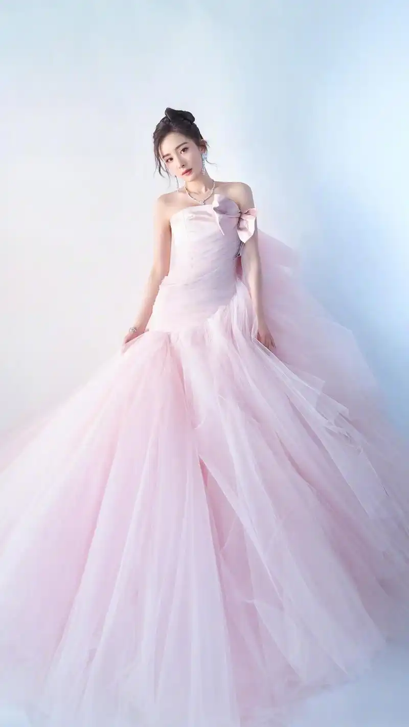 杨幂性感粉色纱裙魅惑写真