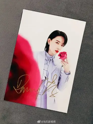 她@李斯丹妮都可以小影君第一弹签名照福利,来自#李斯丹妮亲爱的续杯