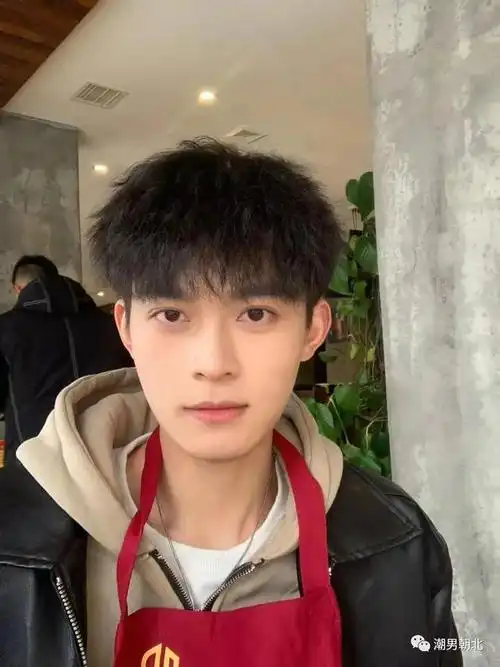 发际线高的男生,最适合剪这3款发型,时尚个性显帅气!