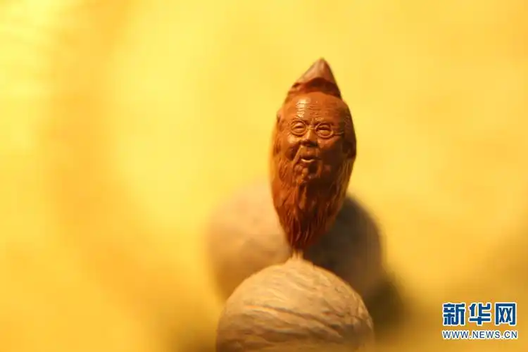 微雕师冉隆泉和他的"核舟记"