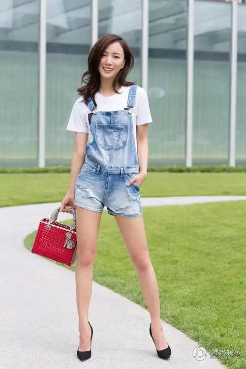 王珞丹夏日街拍曝光 秀修长美腿露小蛮腰显俏皮_明星写真_图集_电影网