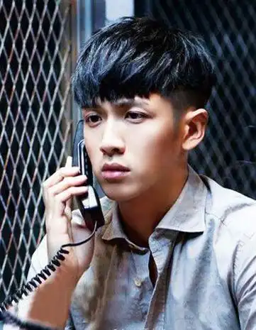 适合22岁长脸男生发型,轻松做自信男神!