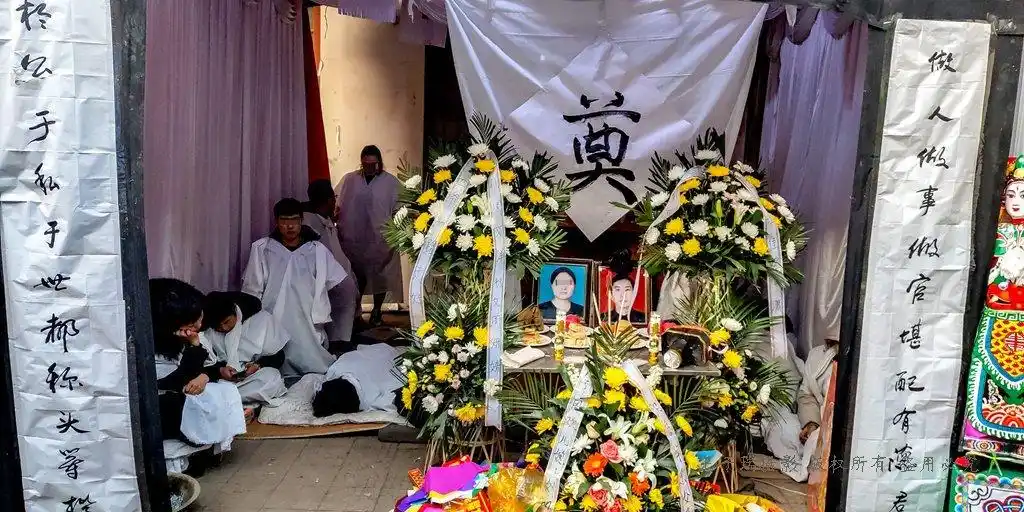 如果你身边有奇闻趣事,感人故事或者需要