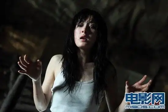 《孤岛惊魂》发布终极海报 杨幂湿身惊悚亮相(2)_华语_电影网_1905.