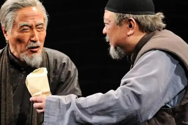 由谢添执导,于是之,郑榕,蓝天野,黄宗洛,英若诚等出演,于1982年上映