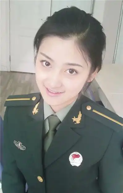 "春晚宫女",肖婷佳,身高168cm,曾就读于长郡寄宿部麓山国际学校.