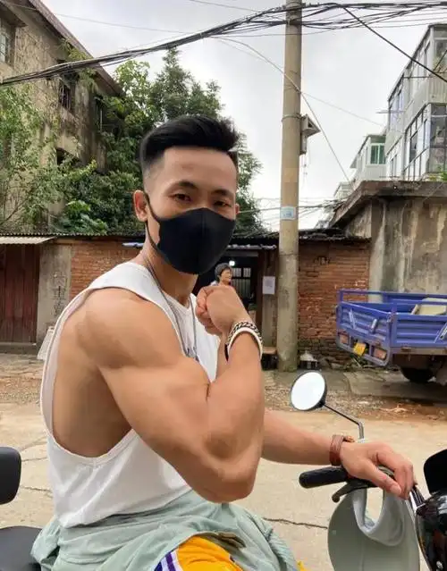 导语:很多人都想知道,普通人健身后究竟会发生怎样的改变,会不会像