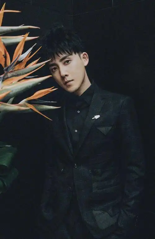 张睿黑色西装酷帅写真图片59