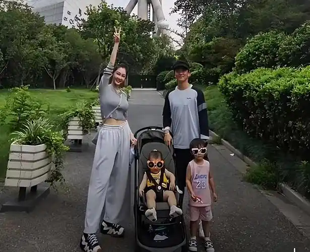 郑恺老婆晒夫妻出游vlog疑似曝光三胎宝宝近照