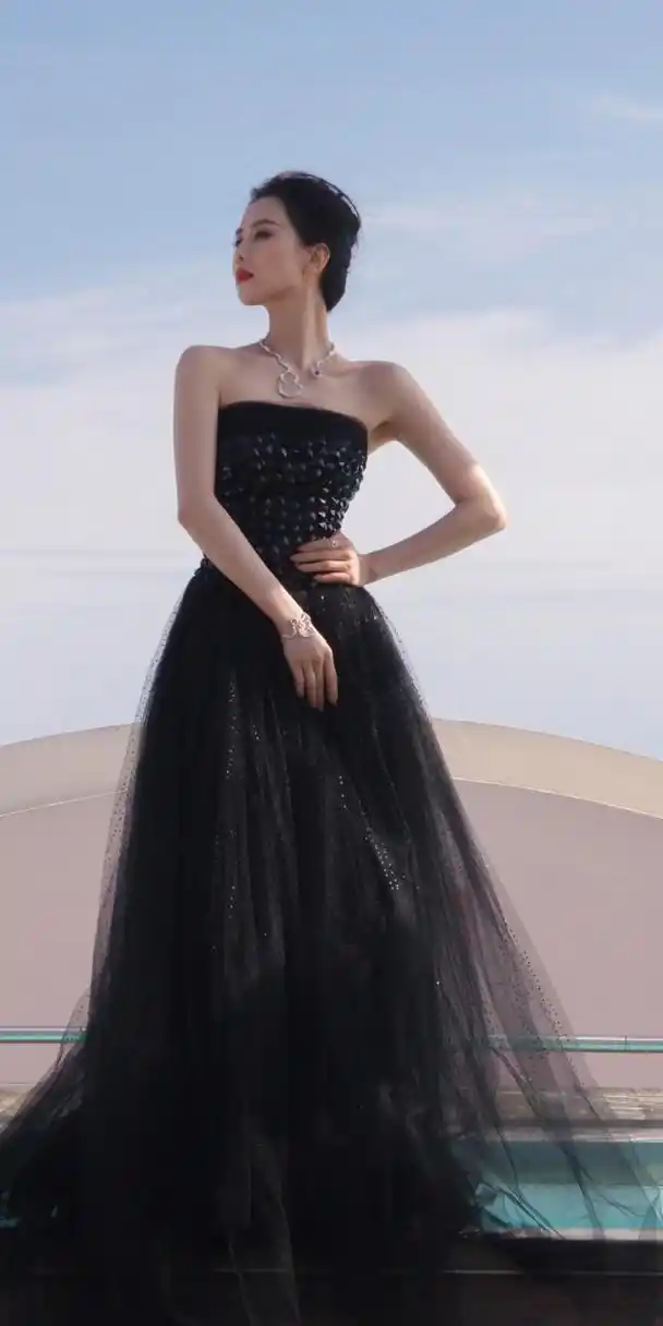 刘诗诗,温柔抹胸裙壁纸组图