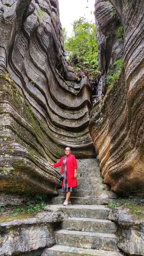 天下奇观《梭布垭石林》