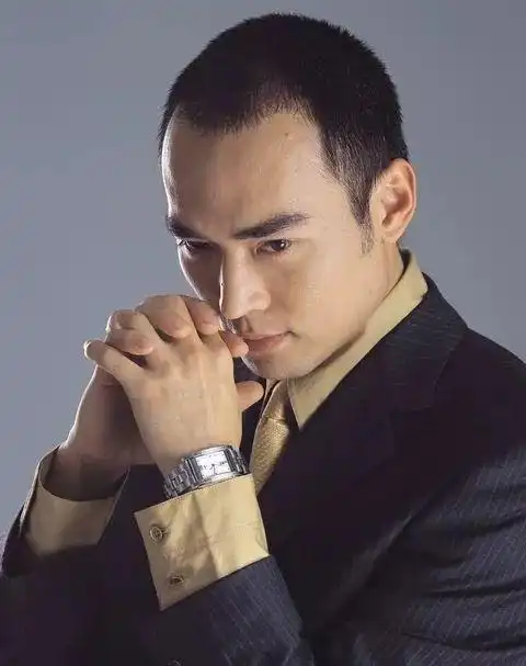 脱发这件事真的不会放过任何人不光男明星就是某著名生发品牌的老总