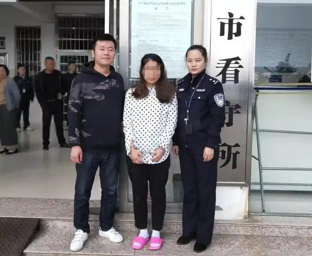上饶弋阳警事跌股这一男一女为了几百块钱的东西被刑拘