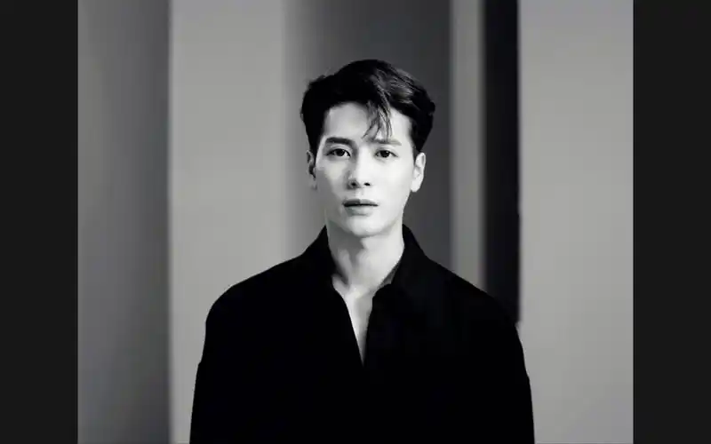 【王嘉尔】成为上海双年展形象大使,出演公益短片《爱他,爱她,爱ta.