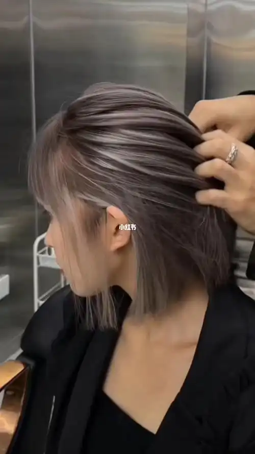 时尚高街风飘染发色也能盖白发拉