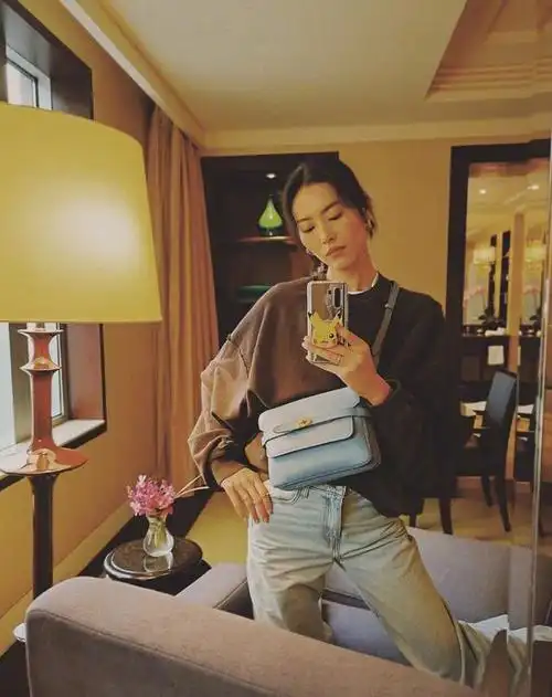 刘雯穿搭图片最新2020-天晟网