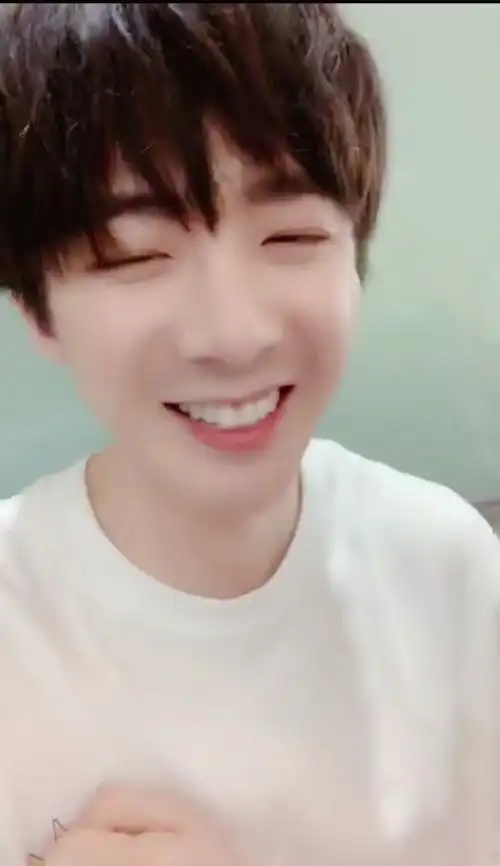 比较20 的宁哥和30 的宁哥气质长相的差异感