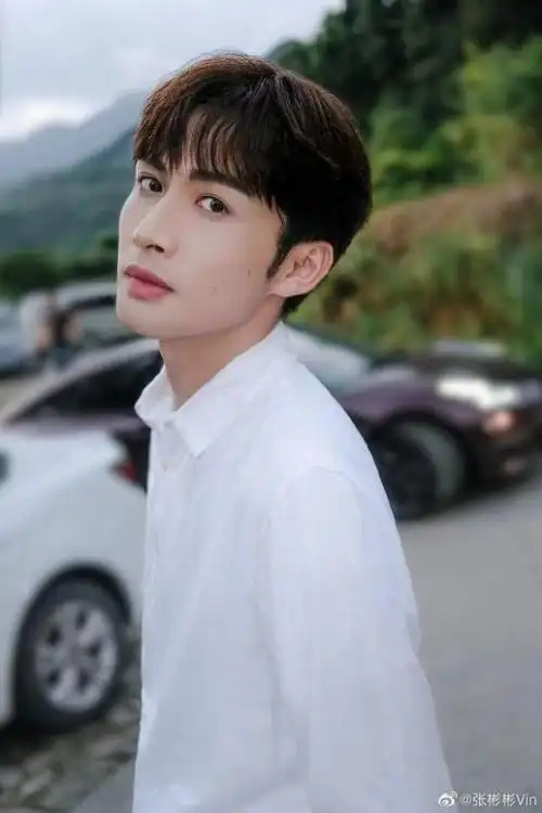 【八卦】张彬彬开通工作室微博 此前与嘉行合约到期不续约-小虾米