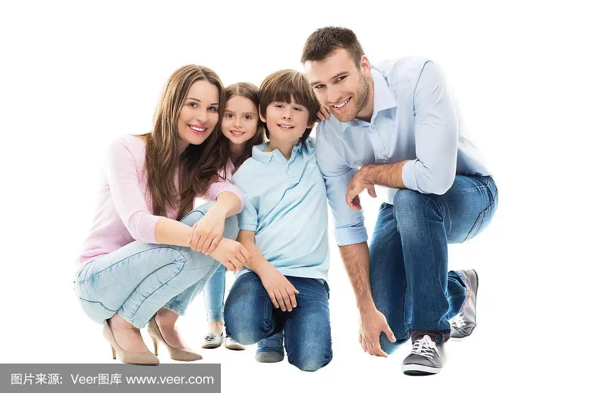 有两个孩子的年轻家庭