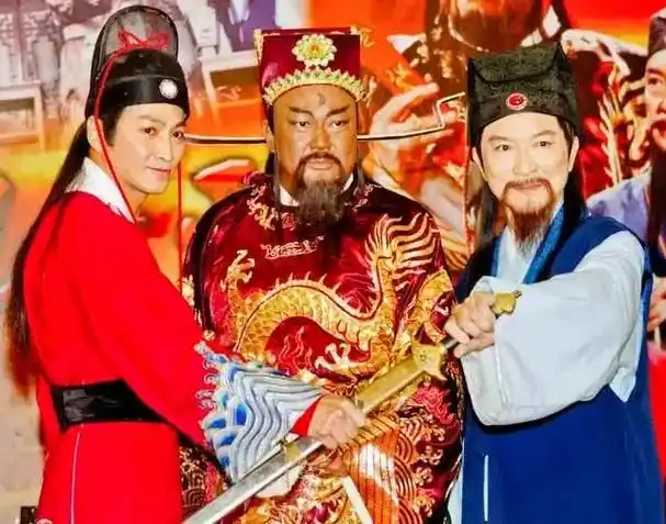 93版中国台湾电视剧<包青天>主题曲《新鸳鸯蝴蝶梦》是由台湾