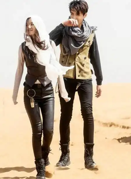 吴亦凡和赵丽颖亲密合影,两姐弟秀出了恋人感!