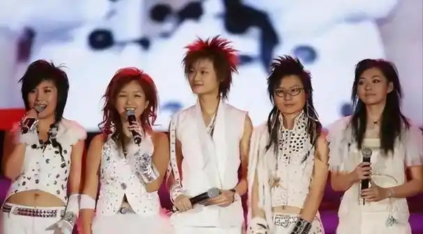 曾超女夺冠后"无人问津",如今却因整容失败爆火,现状令人心酸