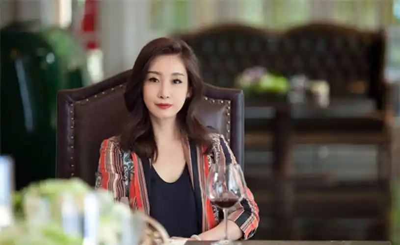 秦海璐戏里戏外反差大,让人意外,她真不愧是被霸总宠爱的女演员