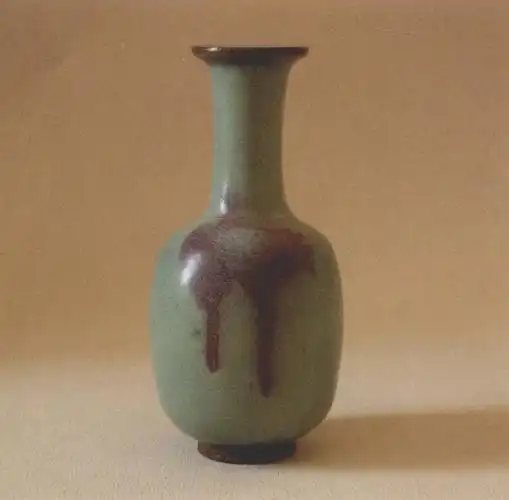 图386五代柴窑盘口长颈瓶