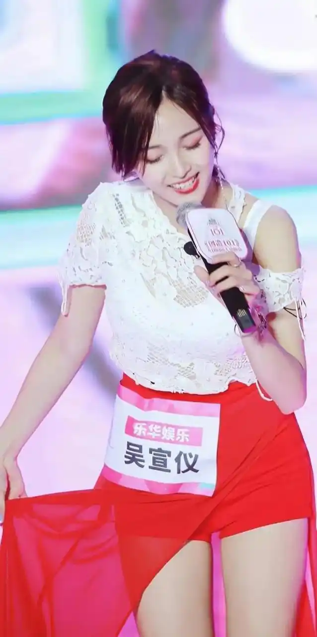 火箭少女的代言人,吴宣仪的完美身材,满屏的大长腿