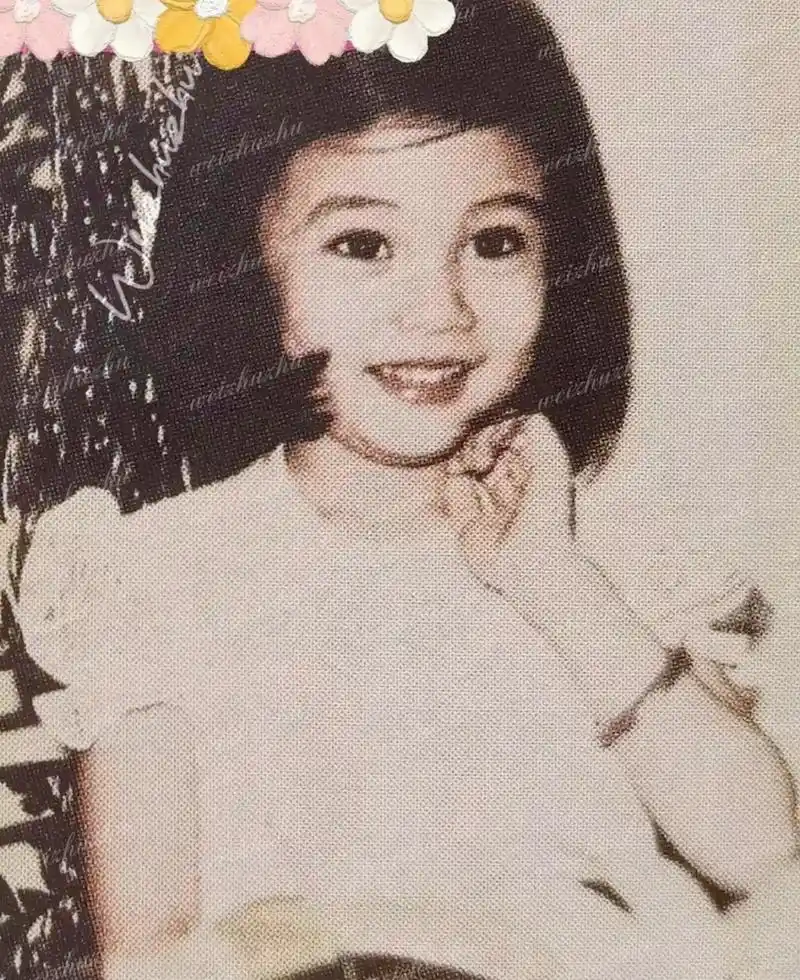 李嘉欣小时候的照片,又可爱又漂亮