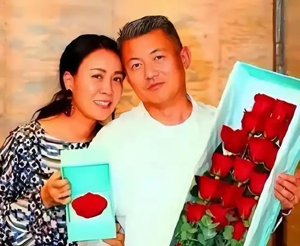 回顾那英:与高峰分手后,带着儿子嫁给孟桐,如今婚姻状况如何?