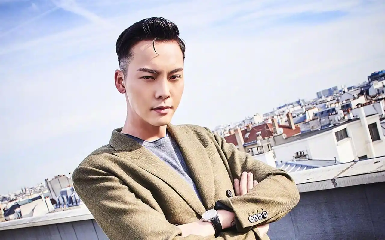 陈伟霆巴黎复古绅士写真高清桌面壁纸