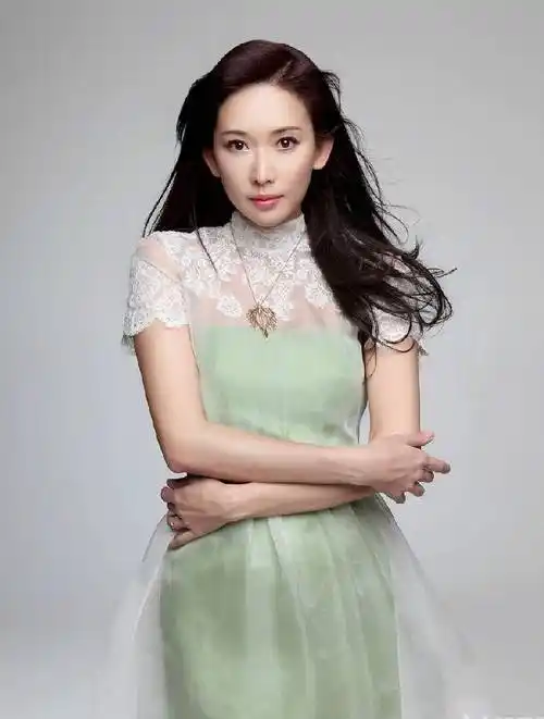 林志玲年轻时尚形象曝光,皮肤黝黑,网友:这才是真正的黑泽志玲_台湾_