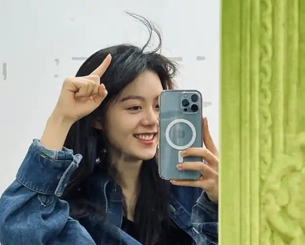 虽然从小生活在聚光灯下,但私下的赵今麦也只是个正直青春的小姑娘罢