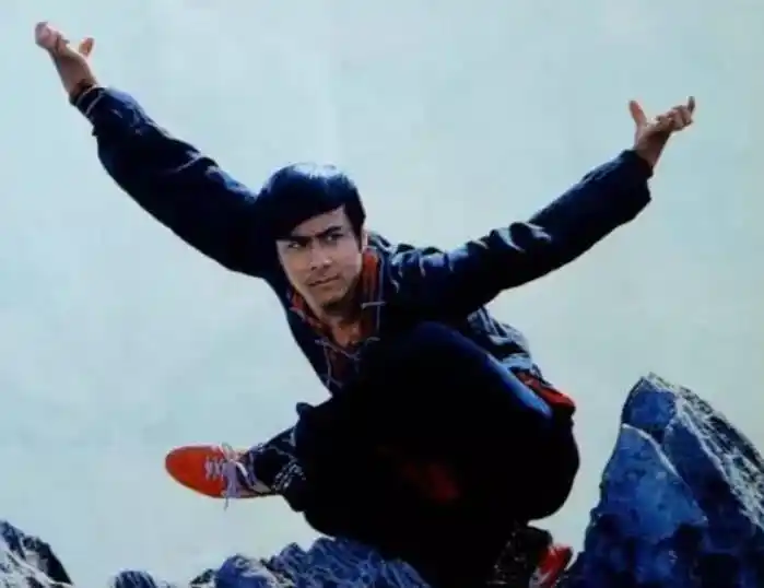 高手在民间!80岁奶奶现场展示鹰爪拳法,老伴的功夫更是十分了得