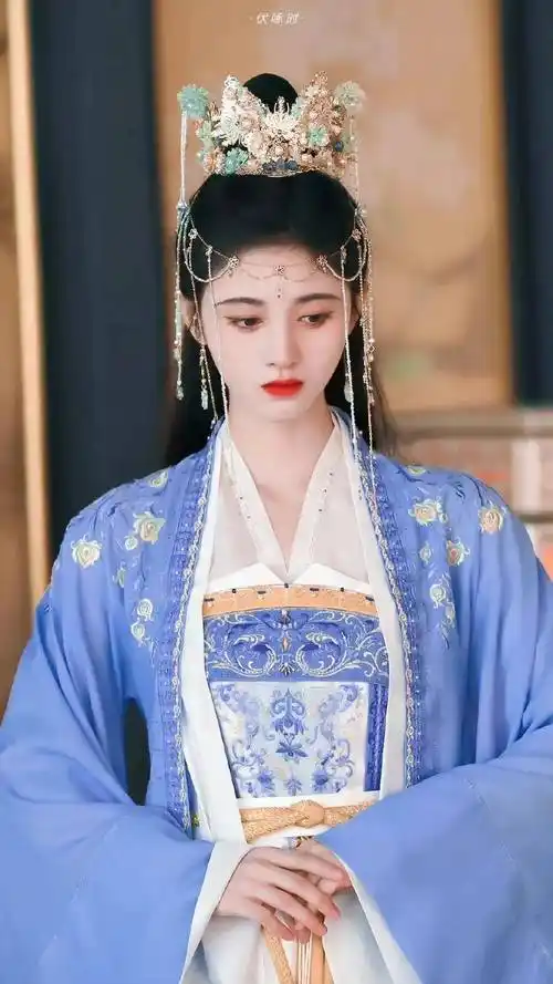 鞠婧祎在这部古装剧中穿的也太华丽了吧,你们最喜欢哪个造型?