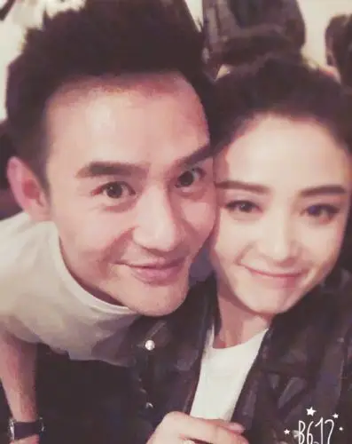 ewin博彩完整版 靖王妃们怎么办?蒋欣深夜晒与王凯合照脸贴脸