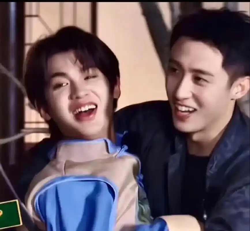 春和景明cp #黄景瑜黄明昊 养人如养花,娇惯亦是浇灌#春 - 抖音