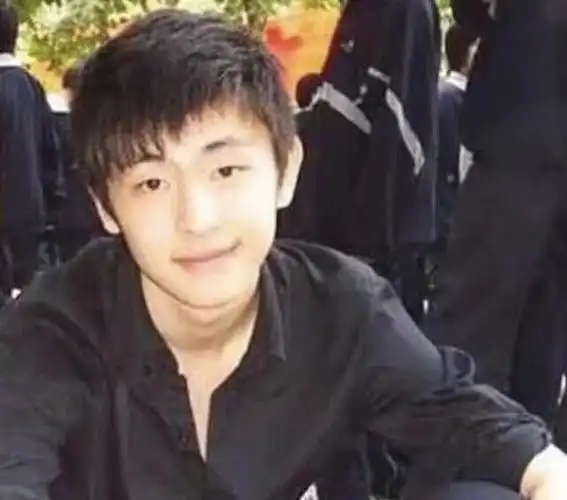 明星出道前的颜值你觉得龚俊可以稳压肖战邓伦吗