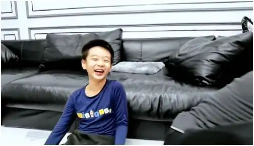 爸爸去哪儿杨阳洋长大了近况流出颜值逆袭豪宅内景成焦点