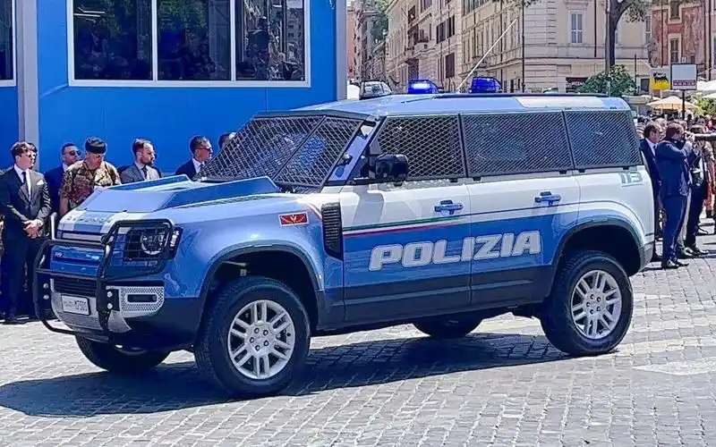 兰博基尼   路虎卫士意大利警车 6月2日共和国日