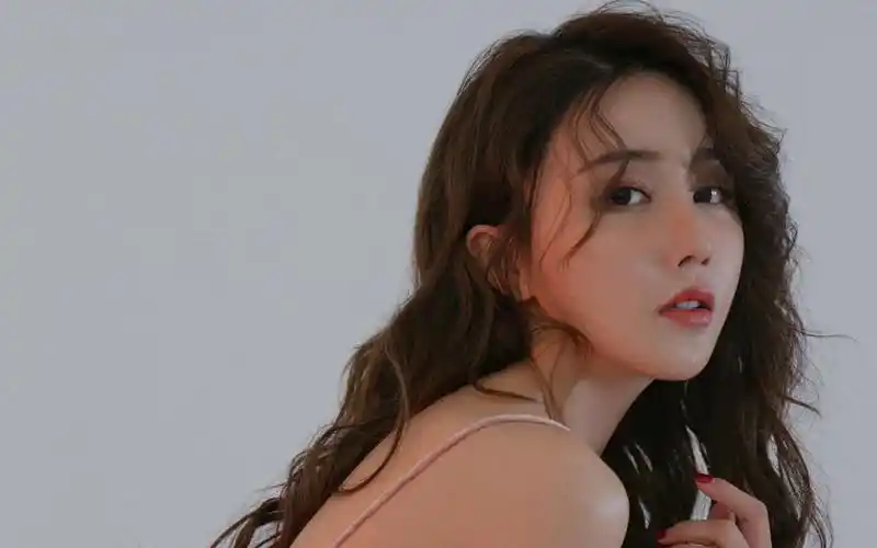 高冷美女御姐诱人写真,高清图片,电脑桌面-壁纸族