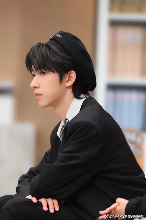 贺峻霖黑色贝雷帽##令人心动的offer
