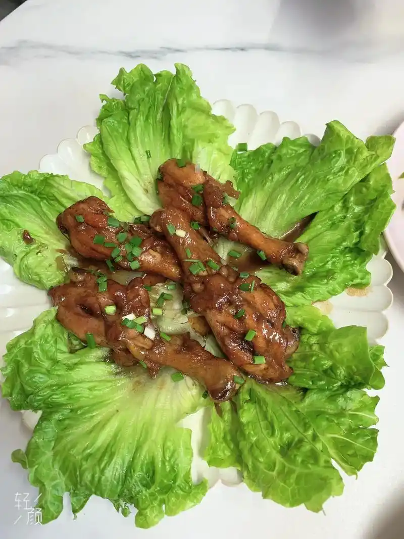 简简单单的今日晚餐#生活就是这么简单 #父女俩吃的还蛮有味 - 抖音