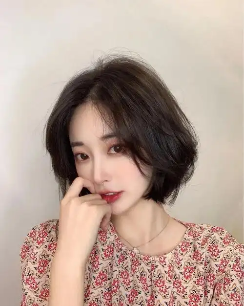 一刀切
短发微卷发型,喜欢🉑约🙋‍♀️
#短发烫卷