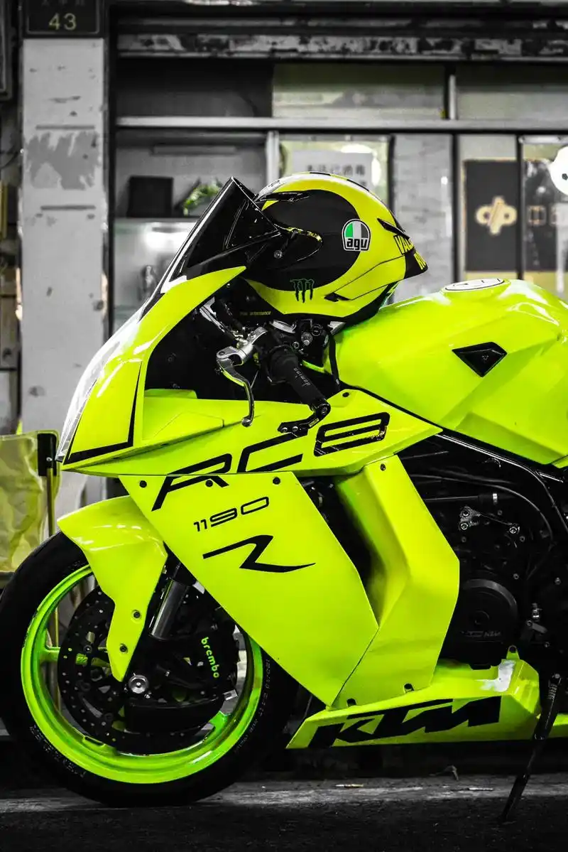 荧光黄rc8.不敢说是荧光黄的鼻祖,但也在机车圈掀起了一波荧 - 抖音