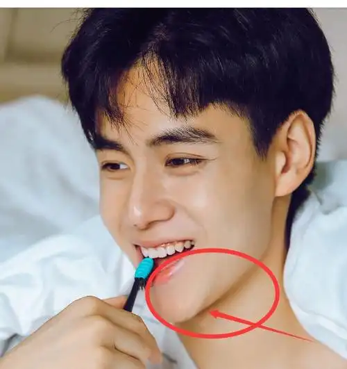 【八卦说】胡一天的脸怎么怪怪的?著名闺蜜的背景?韩归w男星找替身?