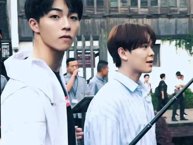 奶尤农汤/陈立农尤长靖 cr.logo