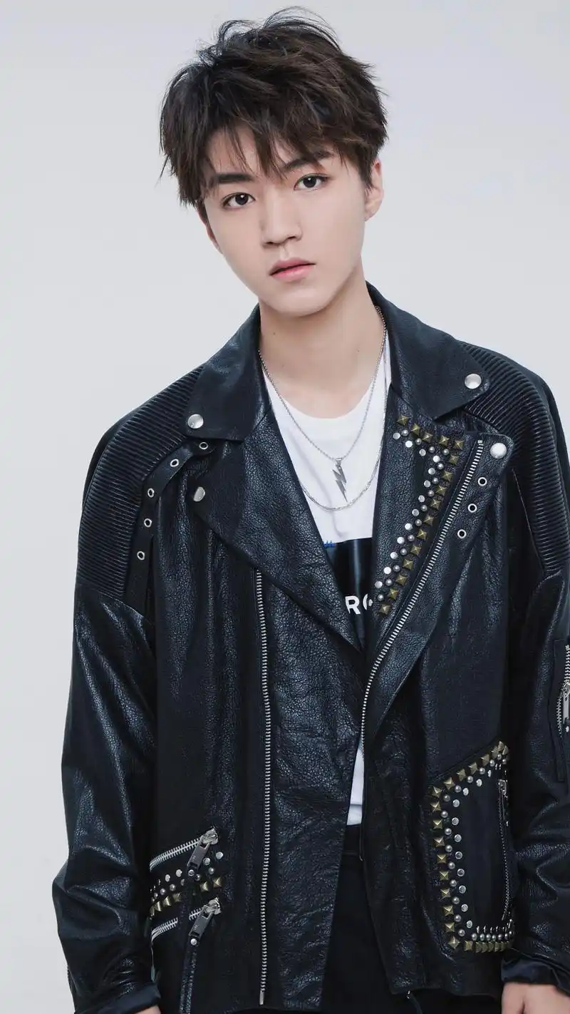 王俊凯帅气照片高清手机壁纸