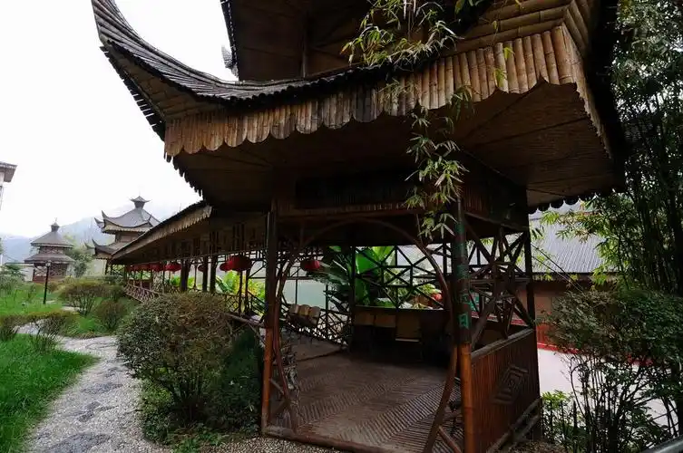 十堰月亮湖山庄03